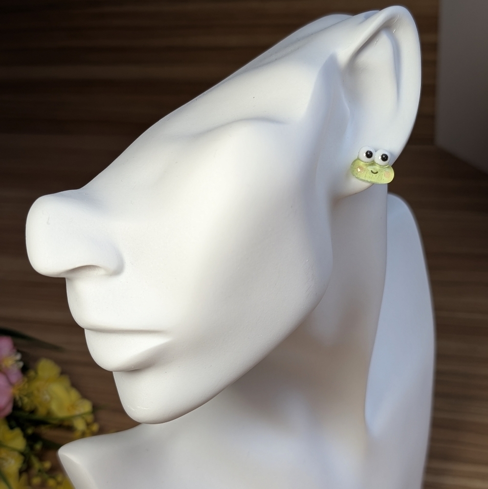 Keroppi frog stud earrings acrylic handmade Hello Kitty friends SANRIO jewelry - Picture 2 of 3
